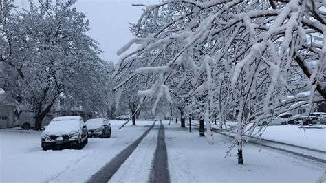 April Snowstorm Knocks Out Power Across Northeast - The New York Times