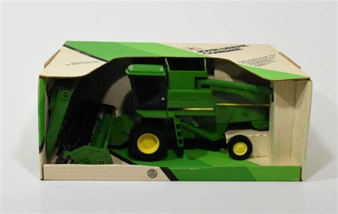 1/24 John Deere Titan II Combine With Corn & Grain Head - Daltons Farm Toys