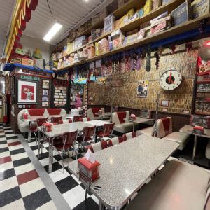 Hollywood Candy – A one-of-a-kind candy and variety store in Omaha's Old Market.