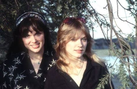 The Heart Band Sisters: 33 Lovely Pics of Ann and Nancy Wilson Together in the 1970s and 1980s ...