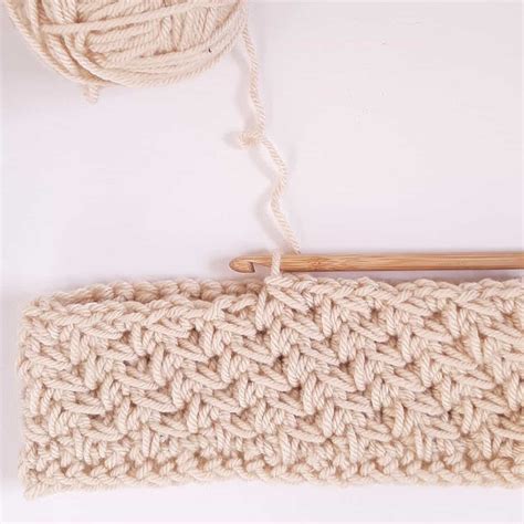 How to work the Diagonal Chevron Crochet Stitch - Photo & Video Tutorial | Ned & Mimi