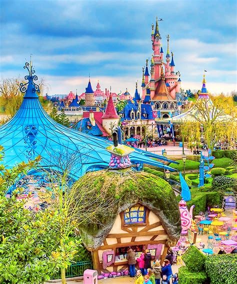 Fantasyland, Disneyland Paris Disneyland Paris Castle, Parc Disneyland ...