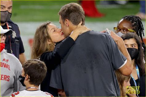 Tom Brady Kisses Wife Gisele Bundchen on Super Bowl Field, Kids Join ...