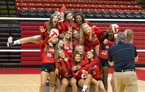 For Husker volleyball, bull’s-eye becomes a bit bigger with No. 1 ...