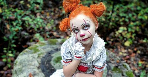 A Horror–Mad Seven-Year-Old Girl Has Ditched Disney Princesses To Dress Up As Horror Icons (45 ...