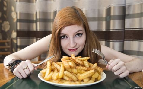 Pretty girl who suffers from extreme food phobia only eats chips - Caters News Agency