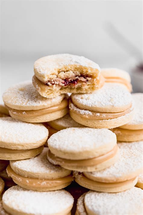 Alfajores de maicena con frambuesa - Cravings Journal