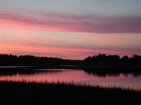 The particularly beautiful sunset over the tidal inlet in Kennebunk, Maine | Sunset, Kennebunk ...