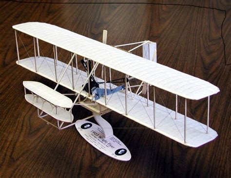 1903 Wright Flyer Large Scale 1:20 Guillow's Balsa Aircraft Kit 616mm Wingspan