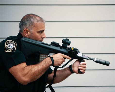 Officer of Marietta Police Department, Georgia with Steyr AUG Patrol Rifle [960x764] : r/policeporn