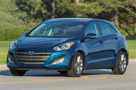 2016 Hyundai Elantra GT Pictures - 100 Photos | Edmunds