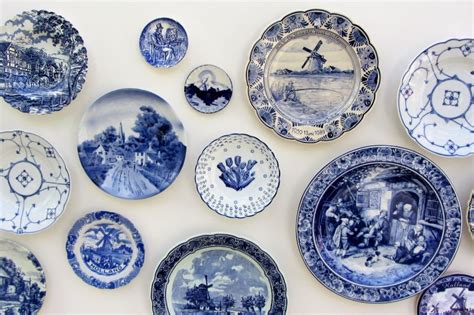 Delft: the Dutch Town of Pottery and Painters : European Waterways