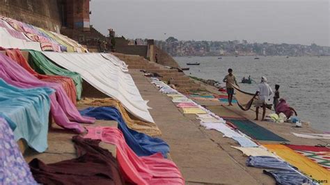 Varanasi:Evening Boat ride Tour with Aarati Ceremony and Dinner