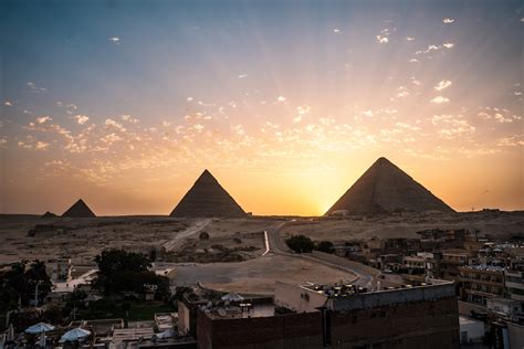 Pyramids of Giza Location | Transport Options, Tips, & More