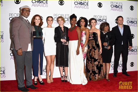 Ellen Pompeo & 'Grey's Anatomy' Cast Win Favorite Network TV Drama at ...