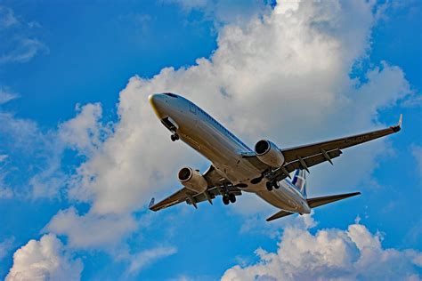 C-FPLS: Westjet Boeing 737-800 Landing At Toronto Pearson