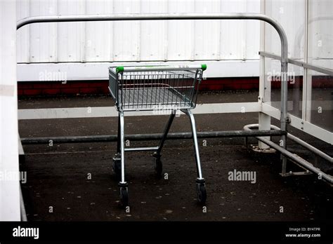 Asda trolley hi-res stock photography and images - Alamy