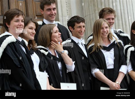 GRADUATION CEREMONY FOR STUDENTS AT CAMBRIDGE UNIVERSITY Stock Photo ...