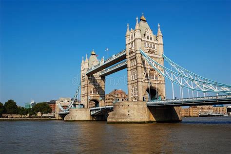 De Brug Van De Toren Over De Rivier Van Theems Stock Foto - Image of kasteel, europa: 6322800