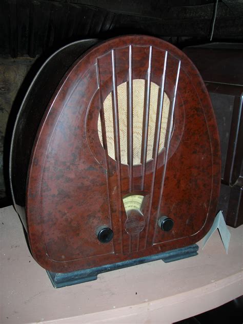 File:Bakelite radio.jpg - Wikimedia Commons