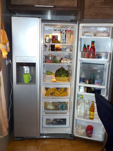File:LG refrigerator interior.jpg - Wikimedia Commons
