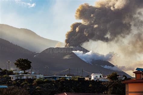 View of Eruption of Cumbre Vieja Volcano. La Palma, Canary Islands ...