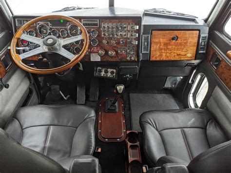 Peterbilt 379 Interior