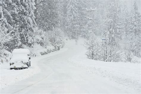 Meteorologists Explain the Difference Between Blizzards and Snowstorms