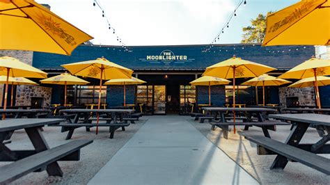 Best Outdoor Bars and Patios in Chicago for Alfresco Drinking