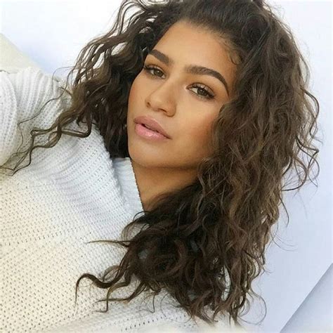 This Is How Zendaya Maintains Her Naturally Curly Hair