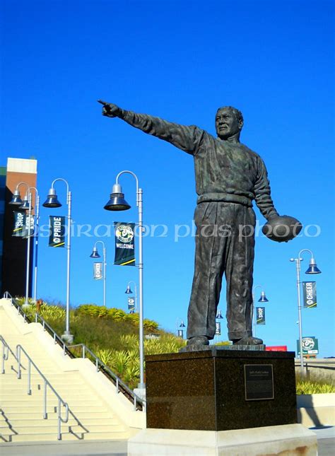 Curly Lambeau Statue outside of Lambeau Field Curly Lambeau, Leapers ...