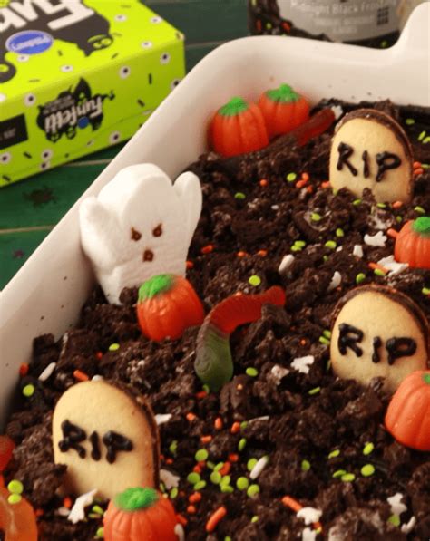 Halloween Graveyard Cake Recipe - Pillsbury Baking