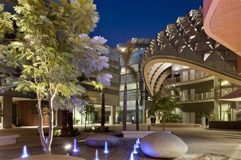 Masdar - Abu Dhabi - Emirati Arabi Uniti: [MASDAR INSTITUTE BY FOSTER + PARTNERS] | Unusual ...