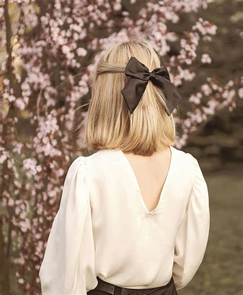 Half-up hairstyles with ribbons are taking over Instagram, and here's how you can pull it off ...