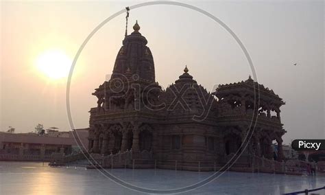 Image of The Kirti Mandir temple in Barsana Matura Uttarpradesh India ...