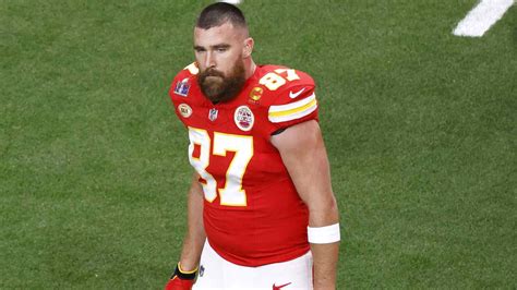 'El Travador' Travis Kelce rocks mustache look in Chiefs' training camp ...