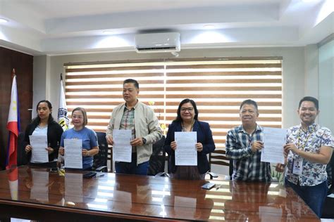 BukSU signs MOA with DAR - Bukidnon State University