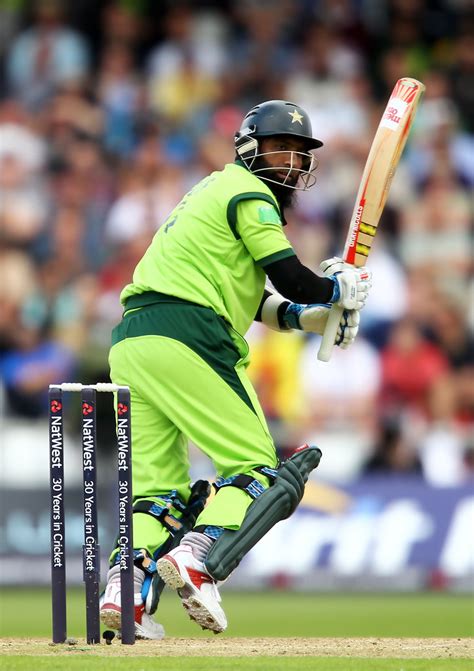 Mohammad Yousuf described which Pakistan batsman as 'pure class'?