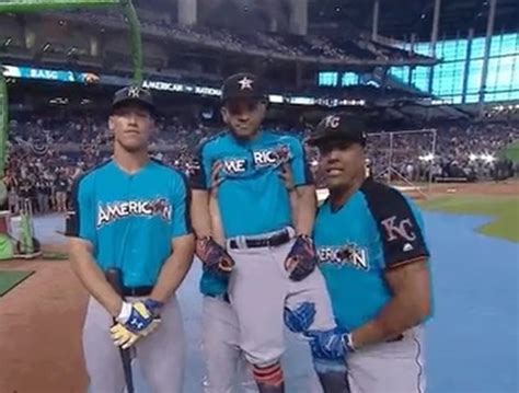 Jose Altuve got picked up to take picture with Aaron Judge (Video ...