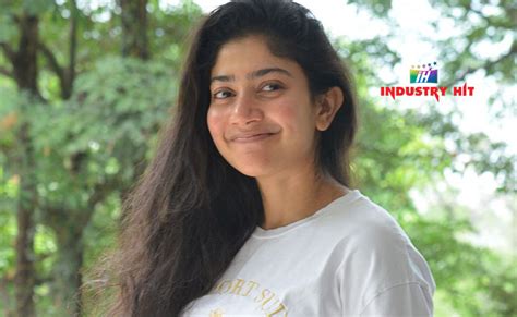 Sai Pallavi (Virata Parvam) - Pics - IndustryHit.Com