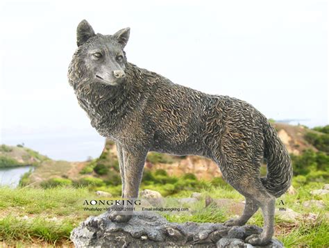 Life Size Standing High Quality Bronze Outdoor Maned Wolf Sculpture