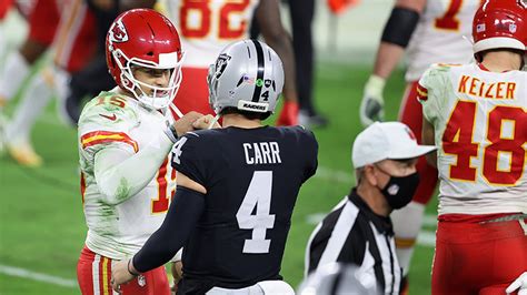 Raiders' Derek Carr Brutally Trolls Chiefs Fan