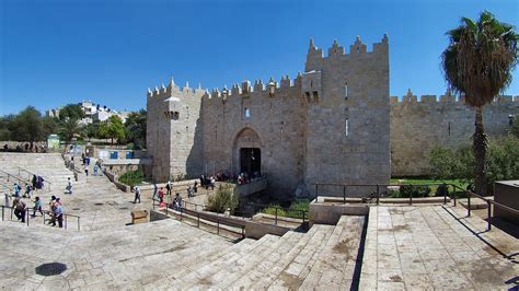 Palestinians, Israel Police Clash at Damascus Gate for 6th Night - The ...