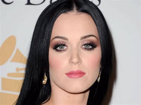 How to do Katy Perry Inspired Eye Makeup | Styles At Life