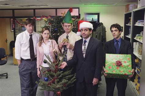 How The Office 's First Christmas Episode Helped Save the Show from ...