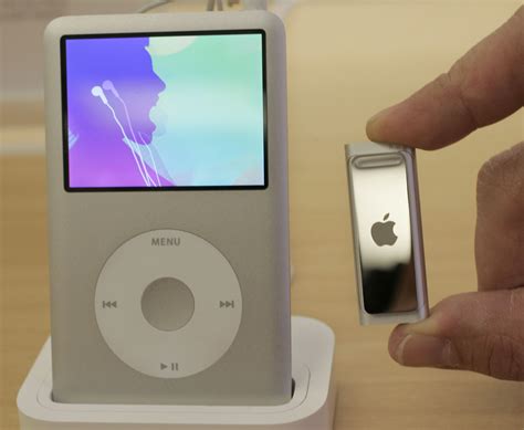 iPod plays its last notes for Apple | abc13.com