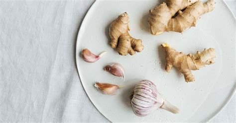 7 Impressive Benefits of Combining Garlic and Ginger