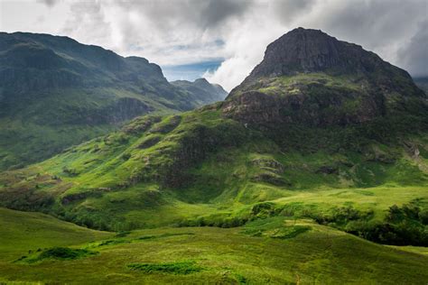 mountains backdrop green - Mybackdrop.co.uk