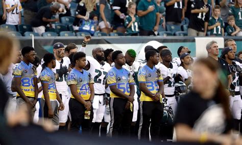 Trump Blasts N.F.L. Players as Protests Resume During Anthem - The New York Times