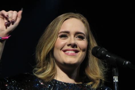 Adele says her weight loss was caused by anxiety | Radio NewsHub